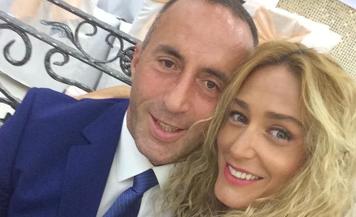 E PAPRITUR/ Kryeministri i Kosovës rrëmben bashkëshorten … (FOTO)
