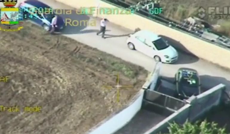 Droga “fikte” skanerin. Si u trafikua kanabisi në Itali, doganierë e policë në grupin kriminal (Emrat)