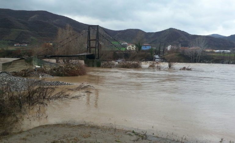 Sarandë/ Bistrica del nga shtrati, rrezikohen shtëpi e kullota