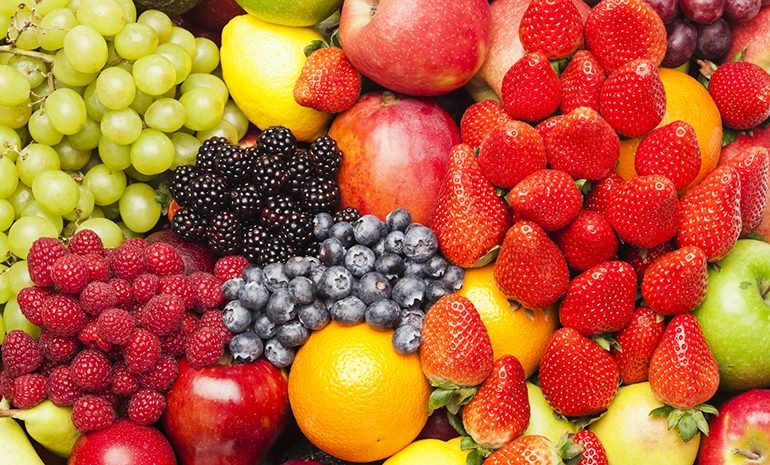 Arsyet se pse nuk duhet t’i hiqni frutat nga dieta juaj