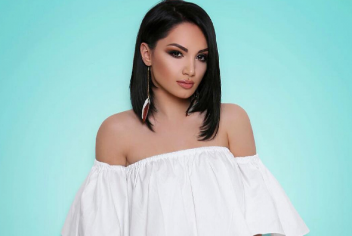 (FOTO) Samanta ‘çmend’ New York-un, shfaqet mjaft seksi me fustan transparent