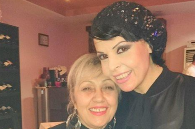 Aurela s’i thotë as vjehrrë e as mama. Ajo ka një mënyrë tjetër (Foto)