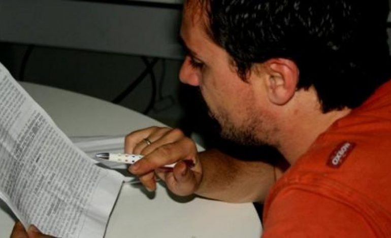 I kërcënohet familja dhe jeta. Gazetari i njohur braktis Shqipërinë (Emri)