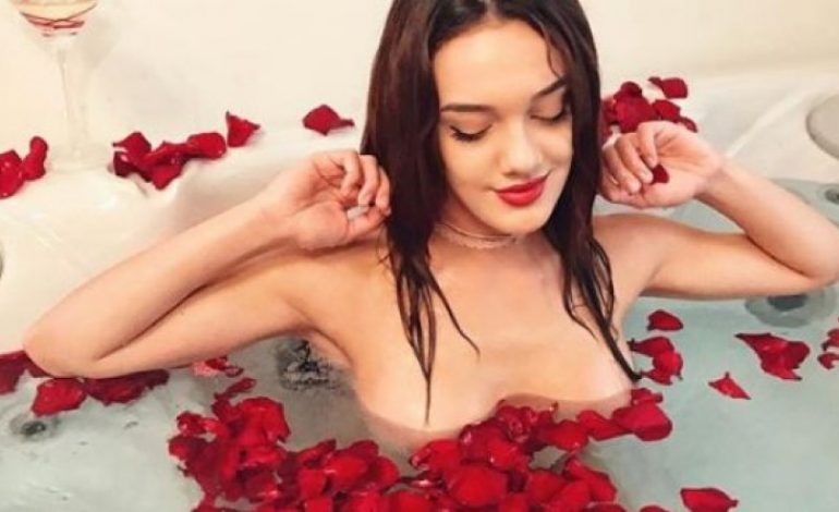 FOTO/ Klaudia Pepa nuk i lë asgjë imagjinatës, hap këmbët kur termometri shënon -7 gradë