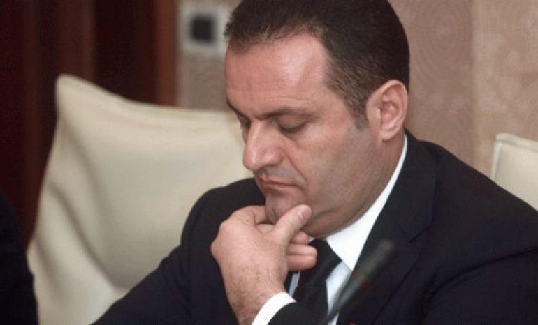 Vetingu i ndërprerë për ish Kryeprokurorin Adriatik Llalla. Por cfarë ndodh më pas?