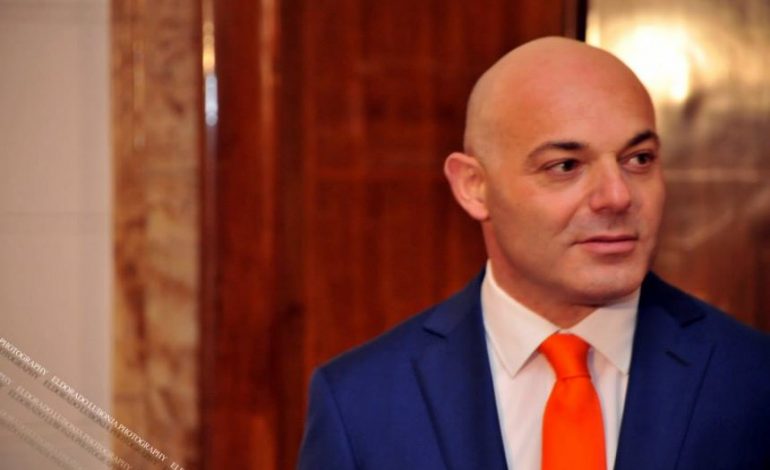 Njihuni me shoqëruesen bukuroshe të Blendi Fevziut (FOTO)
