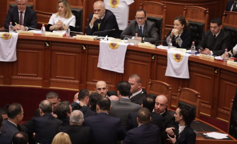 ÇIZMJA E KRYEMADHIT/ Kryetarja e LSI: Edi Ramës herën tjetër do i bie në lule të ballit