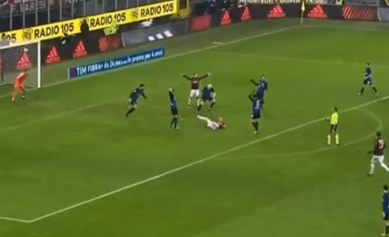 Milan-Inter, tjetër pretendim për penallti. Sulmuesi rrëzohet në zonë, por…
