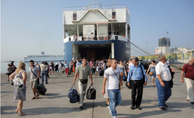 PAISJE PËRGJUESE/ Ndalohet italiani në portin e Durrësit (FOTO)