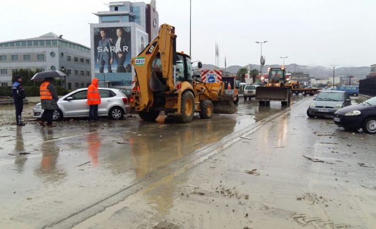 E FUNDIT/ Prokuroria e Tiranës nis hetimet për dëmtimet nga përmbytjet e autostradës Tiranë-Durrës (DETAJET)