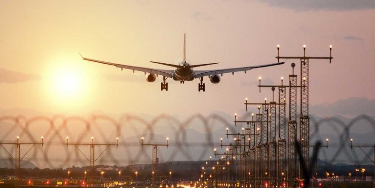 Udhëtimet me avion/ Ja pse duhet t’i rezervoni biletat në orët e mëngjesit