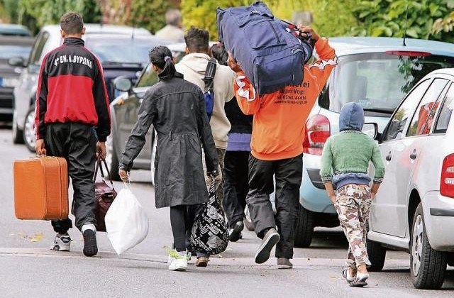 Ndërkohë që shqiptarët duan t’ja mbathin, 230 persona kërkojnë azil në Shqipëri…