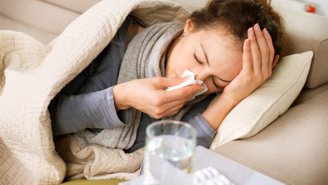 Erdhi sezoni i gripit, por ekspertët betohen se mund t’ia hidhni paq me këto truke