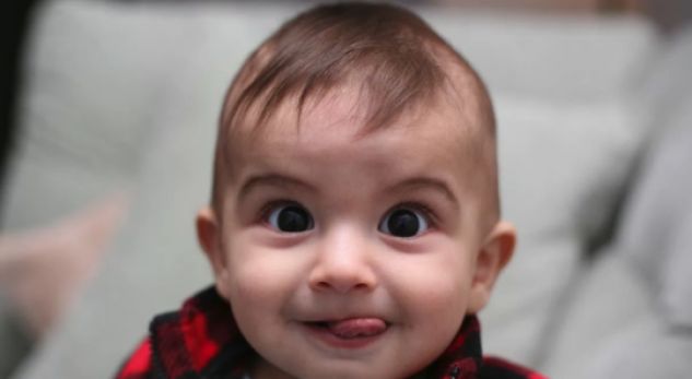 Gjyshja me shumë nipa dhe mbesa bëhet nënë për herë të njëzet