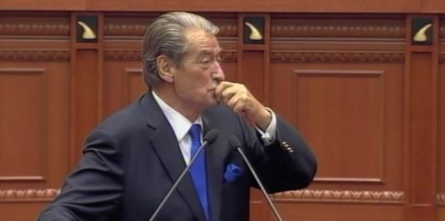 “Iu dërguan edhe bebelina”: Zyra e BE-së përgënjeshtron Berishën