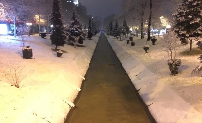 Thahen ujërat në jug, shtrohet dëbora në veri/ Si paraqitet situata në gjithë vendin (FOTO)