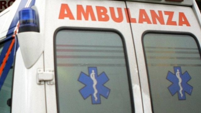 Vriste pacientët, që të përfitonte nga funeralet. Arrestohet punonjësi i ambulancës