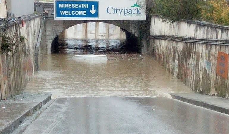 (VIDEO) Situata tani në City Park, pika më problematikë e autostradës Tiranë – Durrës
