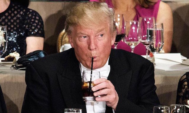 Trump bën jetën e një adoleshenti: 8 orë televizor dhe 12 Cola dietike në ditë