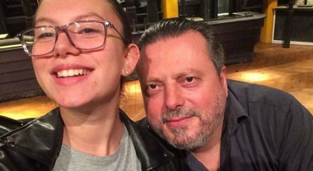 Dardha bie nën Dardhë…vajza e Stefi Priftit nën gjurmët e të atit!