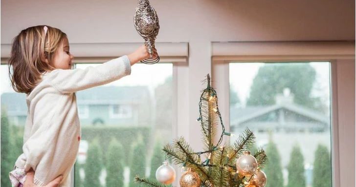 Studimi: Njerëzit që dekorojnë shtëpinë për festa herët, janë më të lumtur