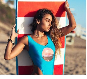 Sommer Ray “çmend” ndjekësit me këtë trup (Foto)