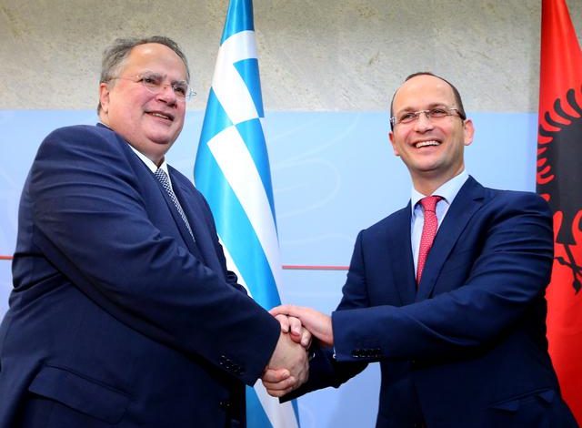 Bushati tregon negociatat me Greqinë: Në janar Kotzias vjen në Tiranë