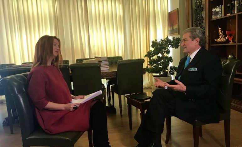 INTERVISTA/ Sali Berisha shpjegon incidentin në sallën e Parlamentit: Edi Rama mendoi se do ta qëlloja. E vërteta…