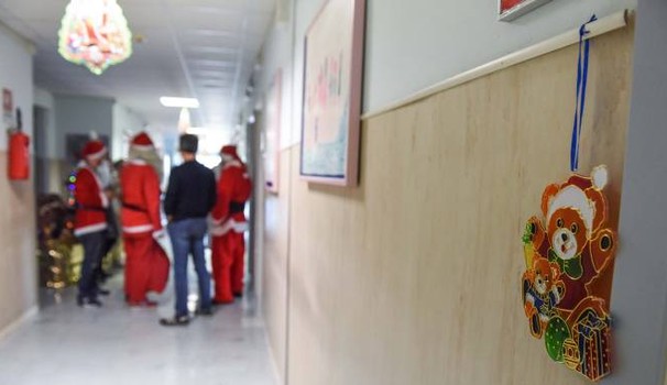 “Skifterët” në Itali grabisin të gjitha dhuratat për fëmijët e sëmurë në spital