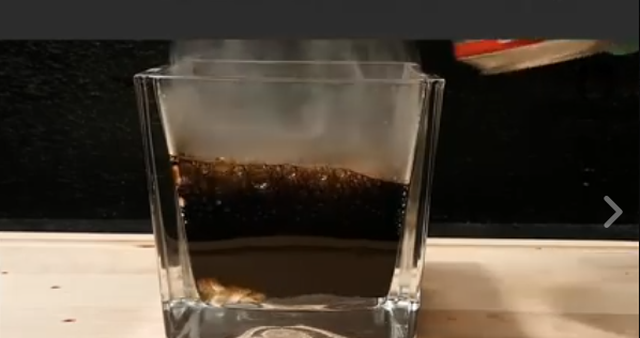 Çfarë i bën stomakut tuaj pirja e coca-cola! (Video)