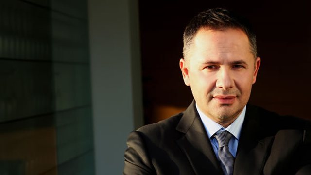 PËRVJETORI I MANES/ Saja i mbledh të gjithë të famshmit e vendit, dhe i qeras me udhëtim (FOTO)