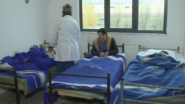 PËRMBYTJET/ Policia e Zjarrfikësja shpëton familjen në Povelç të Fierit