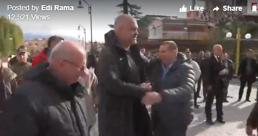VIDEO/ Rama me banorët evakuuar në Berat: Hë si ju pritën këta? Do ta kalojmë edhe këtë