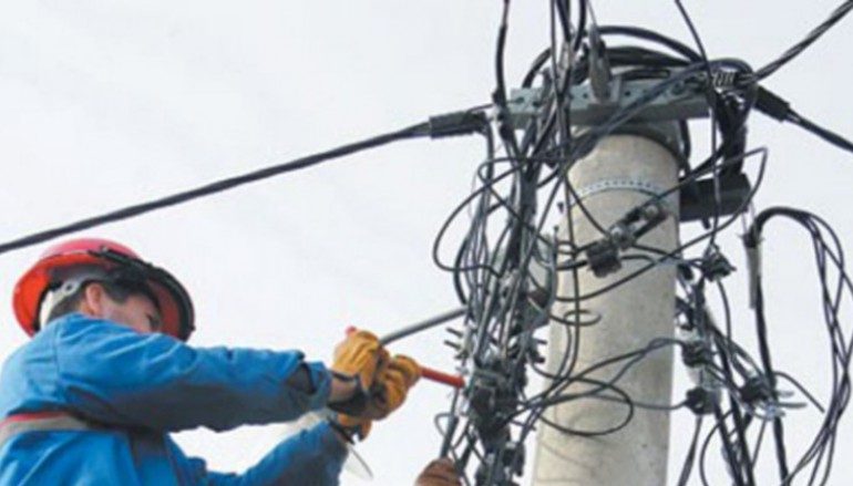 EMRAT/ Elektriçistin e zë korenti për vdekje në shtyllë, ndalohen dy kolegët e tij