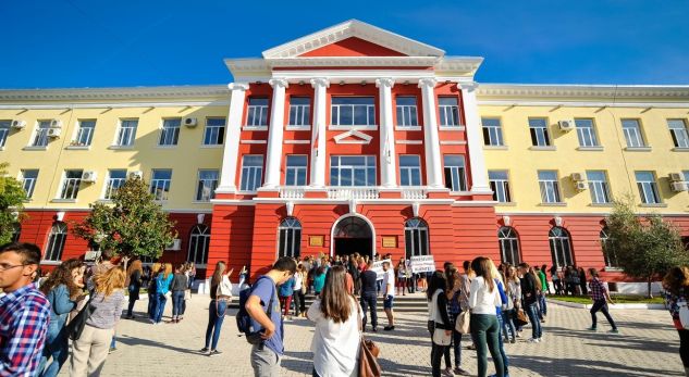 Zgjedhjet/ Kaos total në Universitetin e Gjuhëve të Huaja në Tiranë