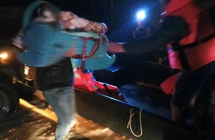 Përmbytjet/ Evakuuohen 23 persona në zonën e llixhave në Kruje, mes tyre foshnja 5 muajshe (FOTO)
