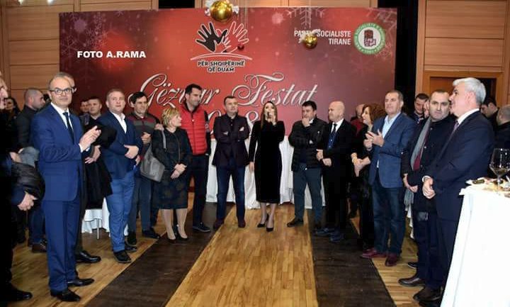 Deputetët socialist mblidhen për festat e fundvitit, por shikoni kush mungon në radhët e tyre (FOTO)