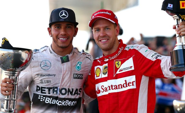 Gazetari ‘thumbon’ Vettel: Hamilton do të kishte fituar edhe nëse do të drejtonte një Ferrari