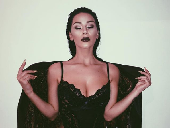 Flaka Krelani shfaqet nudo në foton e publikuar në ‘Instagram’. I habit të gjithë