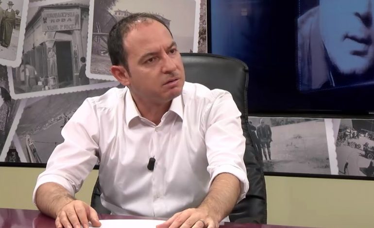 Gjinishi: Pse duhet të priste 25 vite Janullatos? Kryepeshkopi nuk erdhi në Shqipëri si…