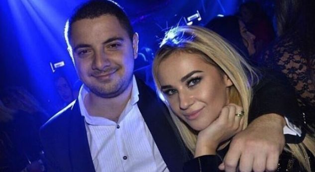 Brenda shtëpisë së Jon Gjebreas festat marrin ngjyrën e dashurisë