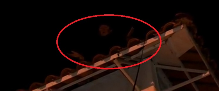 VIDEO/ Familja në Tiranë kërcënon me vetëflijim, panik pranë Ministrisë së Drejtësisë