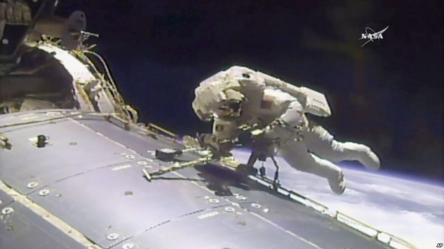 SHBA plane për rikthimin e njeriut në Hënë. Trump nënshkruan edhe për në Mars (DETAJET)