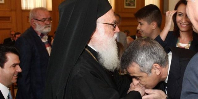 Grekët në ekstazë për Janullatosin: Përse gëzohen kaq shumë, që ai mori nënshtetësinë shqiptare?