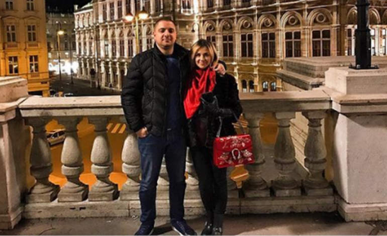 FOTO/ Dhëndër në një familje të madhe, Jon Gjebrea rrethohet nga të afërmit e të fejuarës