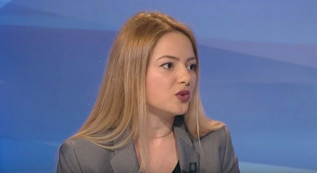 Joleza më e dashuruar se kurrë…nuk i lëshon dorën Leartit!