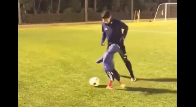 VIDEO/ Kagawa bën një fëmijë të qaj: Shikoni çfarë bën ai me topin brenda 30 sekondave