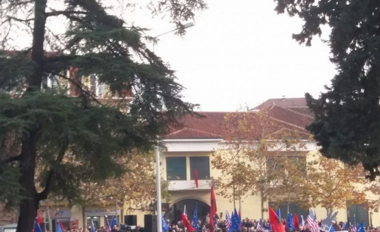 “Associated Press”: Në protestë ishin vetëm 3 mijë vetë. Ambasada amerikane thirrje qytetarëve