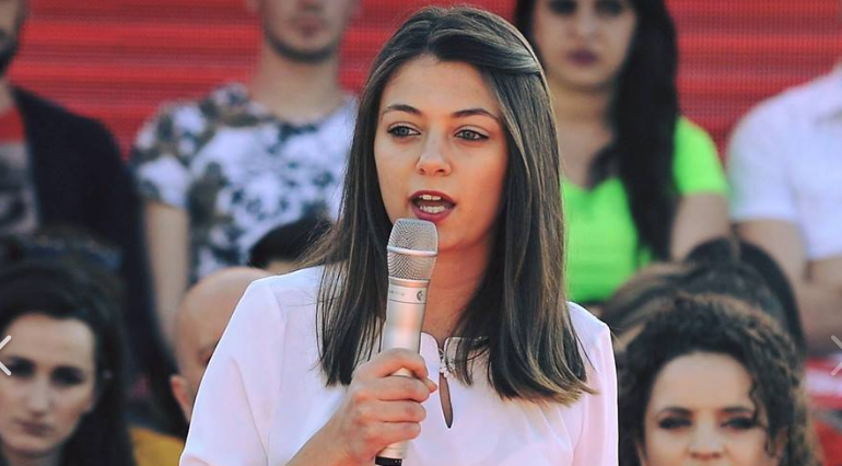 Urimi ndryshe i deputetes së LSI: Zbulon se i ka dhënë fund beqarisë (FOTO)