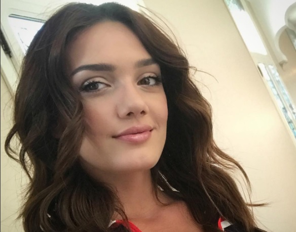 Foto pa sutjena, Klaudia ndez sërisht sherrin me komentuesit (Foto)